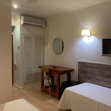 & Restaurant Figueres Parc Отель