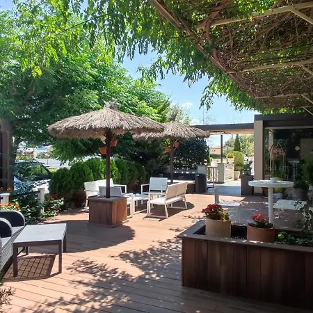& Restaurant Figueres Parc Отель Эльс-Осталетс