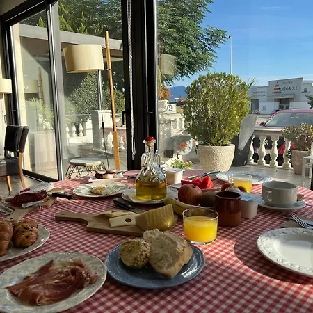 & Restaurant Figueres Parc 2* Эльс-Осталетс