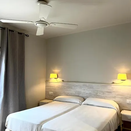 Отель & Restaurant Figueres Parc Эльс-Осталетс