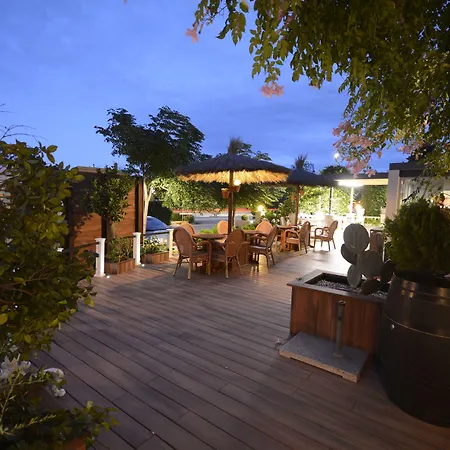 & Restaurant Figueres Parc Los Hostalets de Llers
