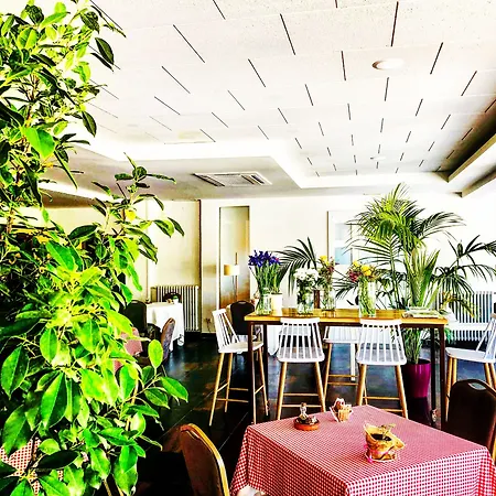 & Restaurant Figueres Parc 2* Los Hostalets de Llers