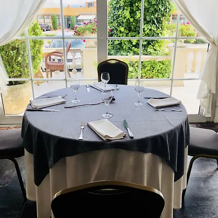 & Restaurant Figueres Parc 2* Los Hostalets de Llers
