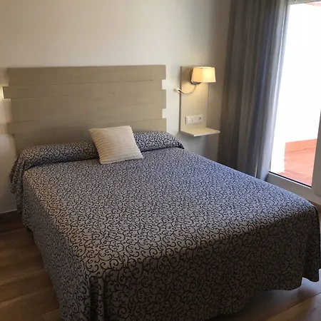 & Restaurant Figueres Parc 2* Эльс-Осталетс