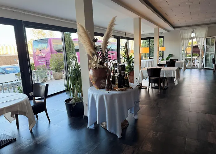 Hotel&restaurant Figueres Parc 2* Los Hostalets de Llers
