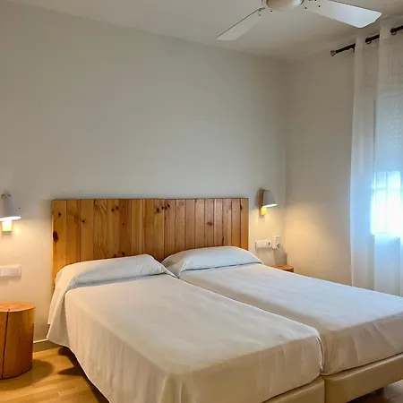 & Restaurant Figueres Parc 2* Els Hostalets (Girona)