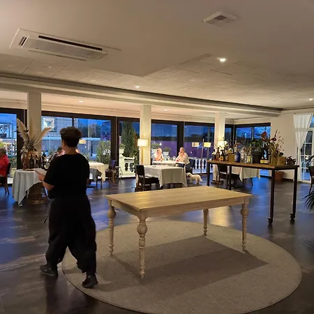 & Restaurant Figueres Parc מלון