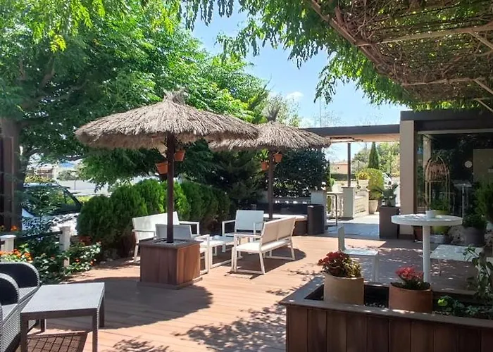 & Restaurant Figueres Parc ホテル Los Hostalets de Llers