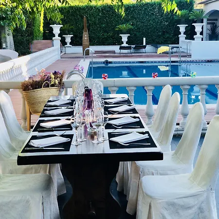 & Restaurant Figueres Parc Los Hostalets de Llers